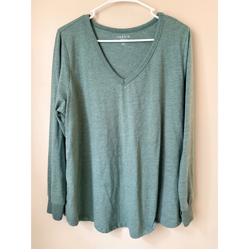 Torrid Classic Fit Long Sleeve V Neck T Shirt Green Plus 1 Casual Cozy‎ Basic